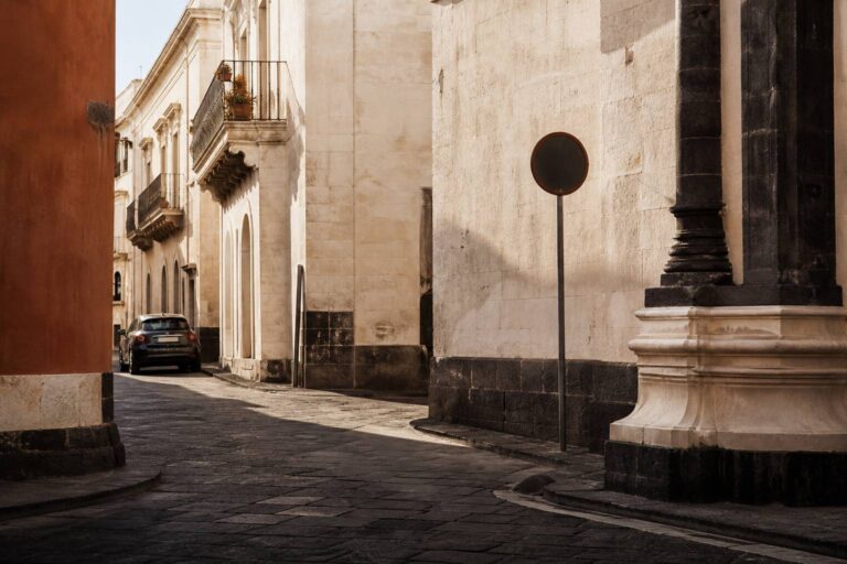 Guidare in Sicilia: ZTL, pedaggi e parcheggi nelle città